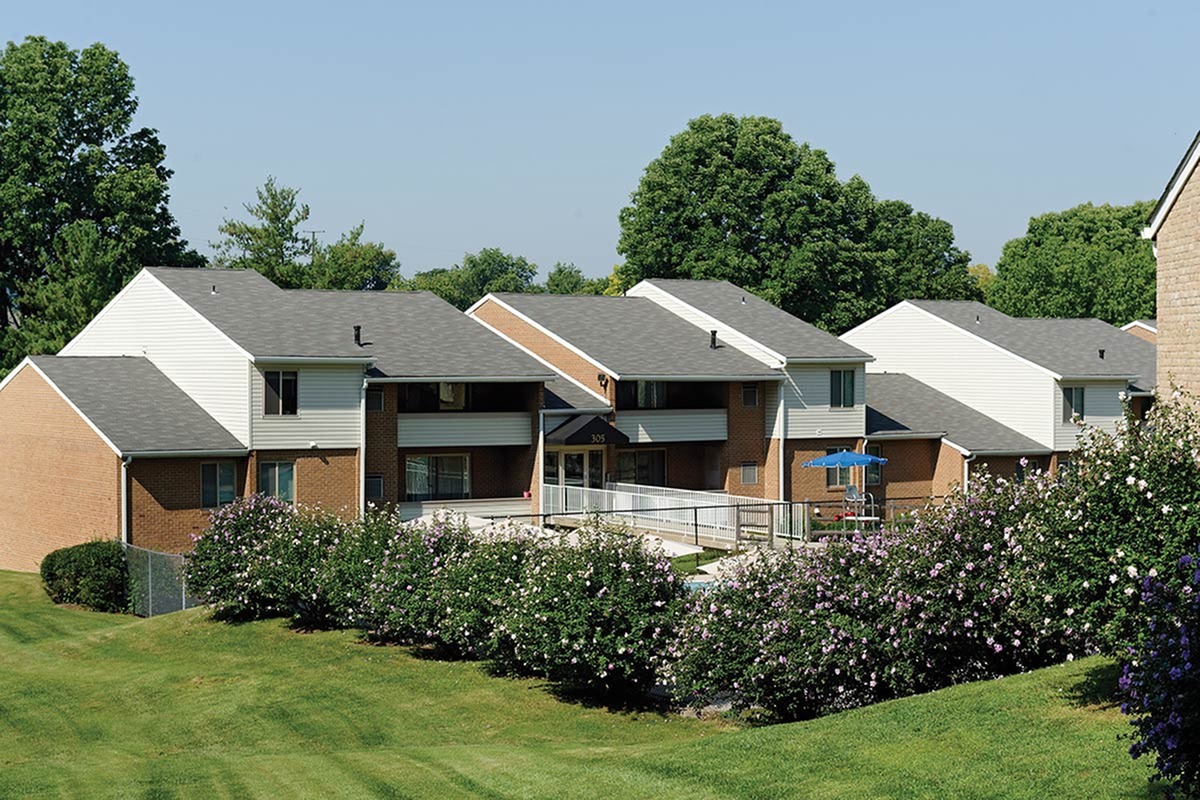 Saddle Brooke Apartments Exterior