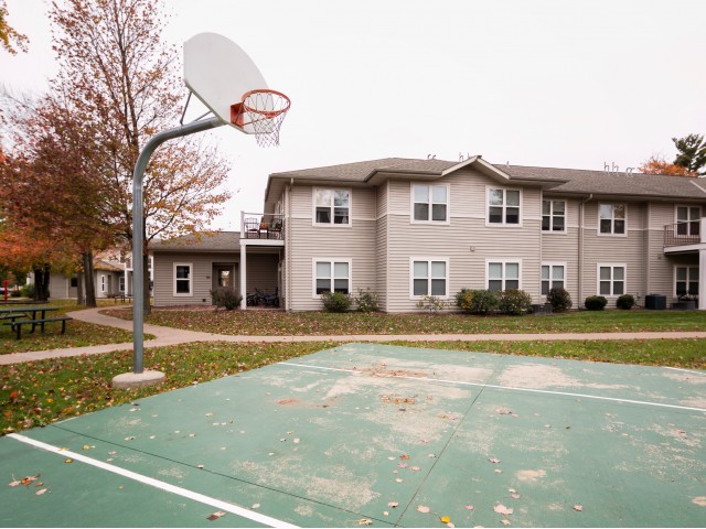 Image of Basketball Court for Wi Rapids Timber Trail Apts