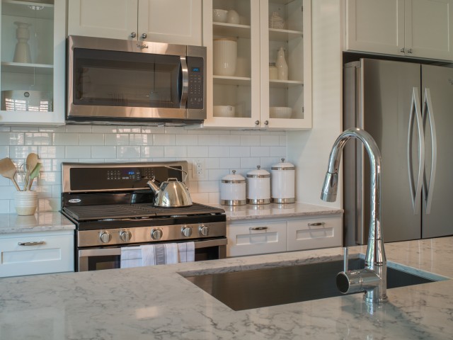 Shaker cabinets with chef-caliber appliances and finishes Shaker cabinets with chef-caliber appliances and finishes